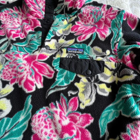 Patagonia Floral 1/4 Button Up - Picture 2 of 3